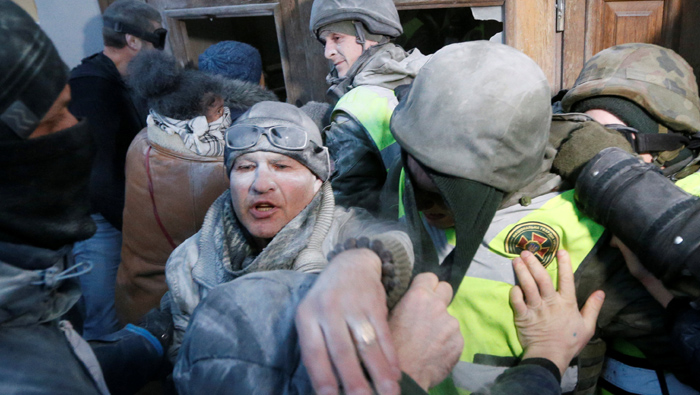Ukrainian police clash with Saakashvili supporters in Kiev