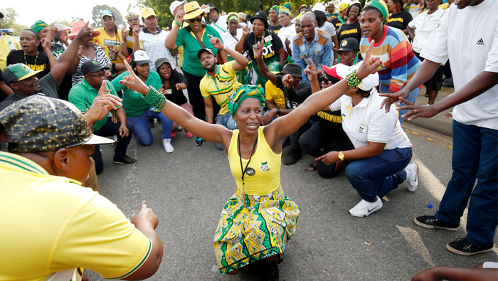 Ramaphosa, Dlamini-Zuma in close race to replace Zuma