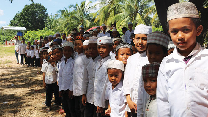OmanPride: Relief4Life helps educate children in Cambodia