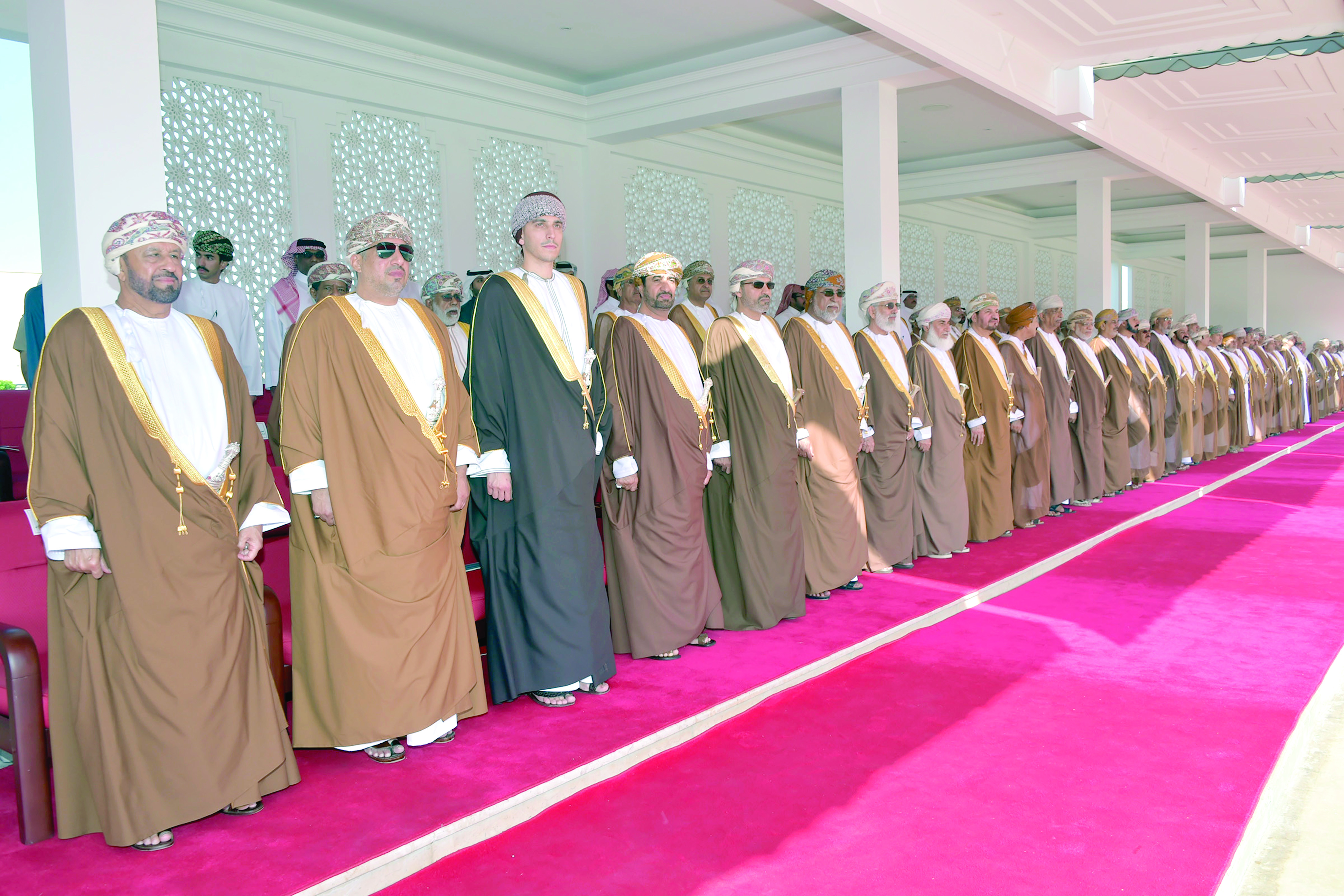 من المرشحين والجامعيين التخصصيين

الجيش السلطاني يحتفل بتخريج دورتي ضباط