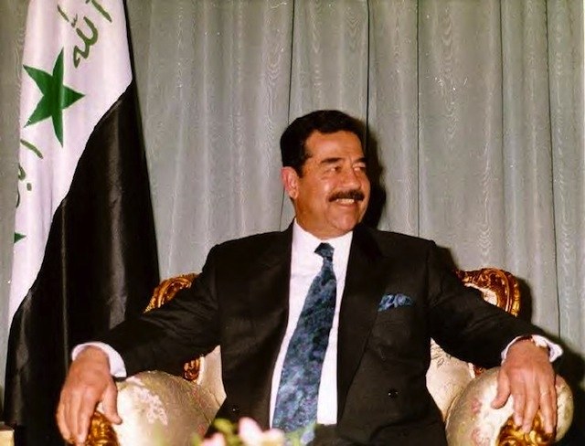 لهذا السبب كان صدام حسين يقطع جميع اجتماعاته