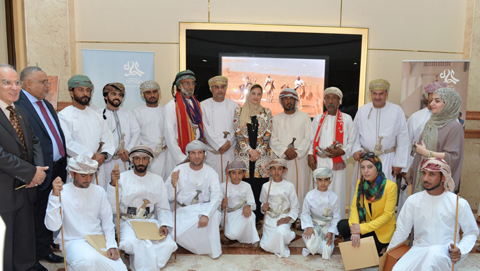 Tourism ministry honours Omani desert trekkers