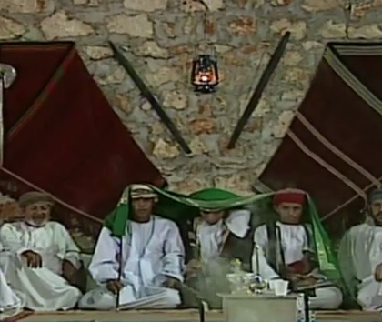 بالفيديو.. "المالد" فن عماني في حب الله ومديح الرسول