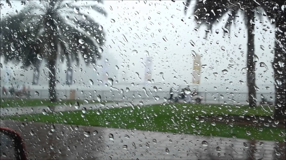 بالفيديو.. الأمطار تزيد من منسوب المياه في إزكي