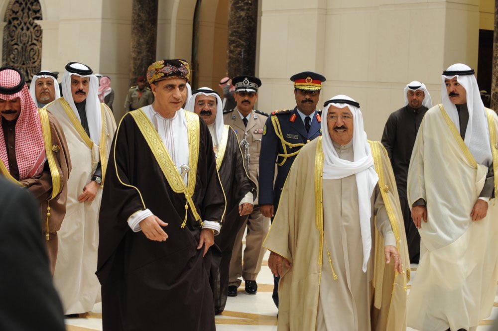 سمو السيد فهد يصل الكويت