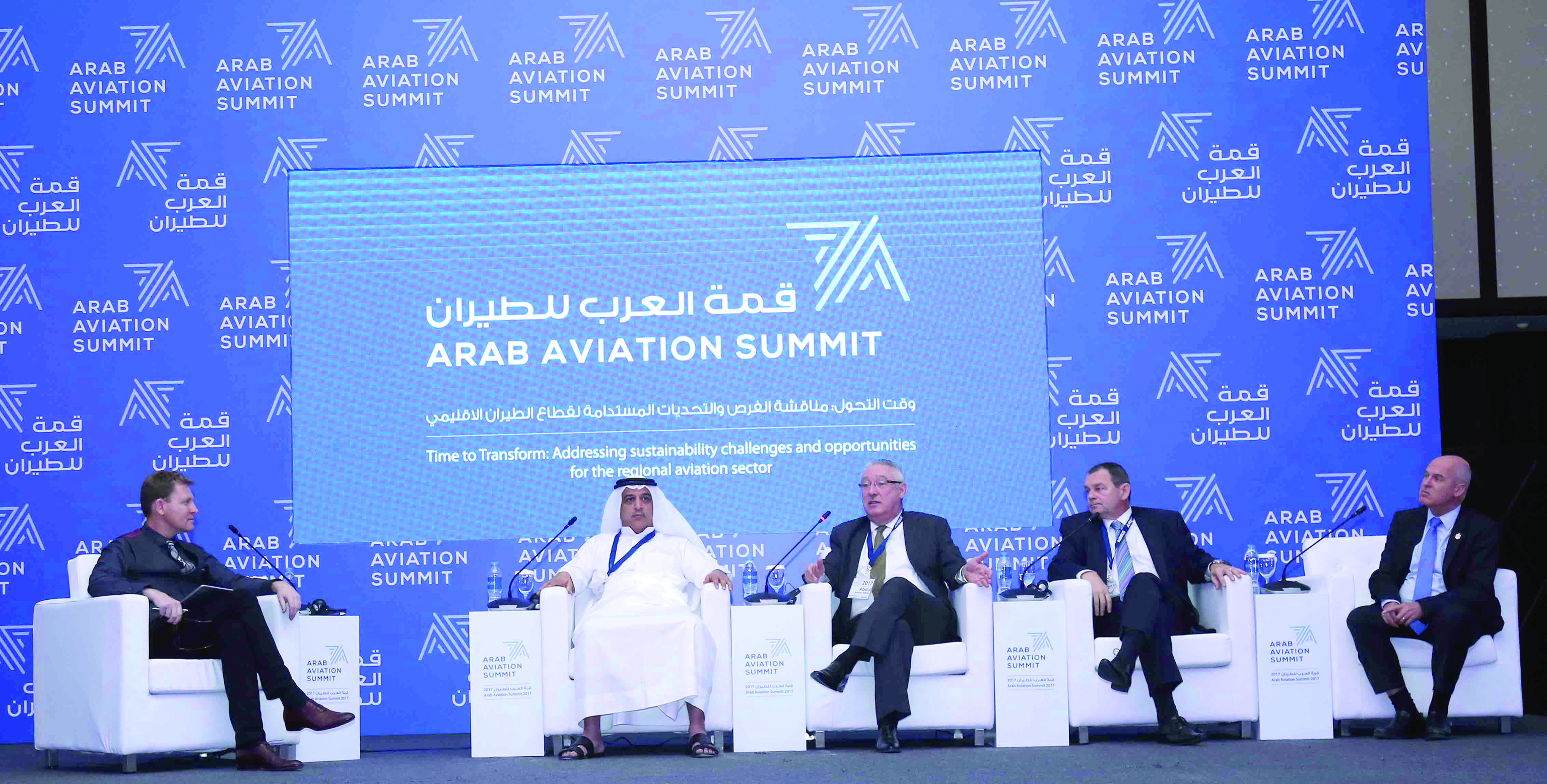قمة العرب للطيران تناقش الفرص والتحديات