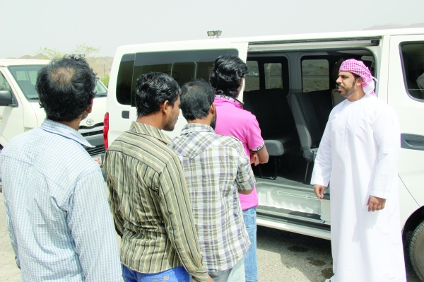 القبض على 41 مخالفاً لقانوني العمل والإقامة في دبا
