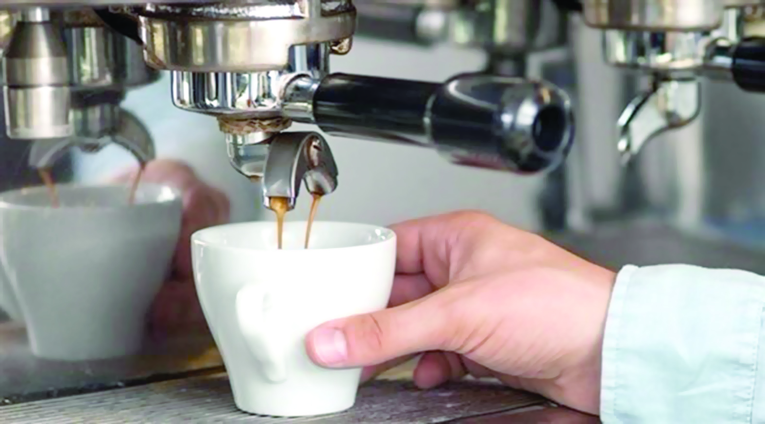 «بكتيريا» آلات صنع القهوة أكثر منها في «المغسلة»