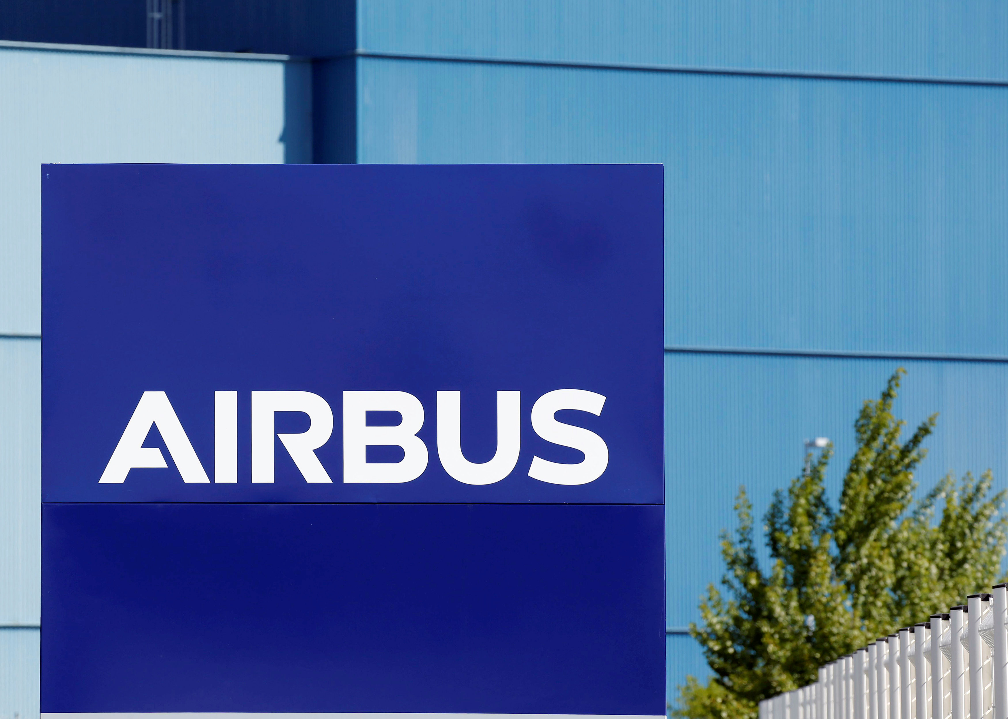 Airbus wins 2017 order race after last-minute sales spree
