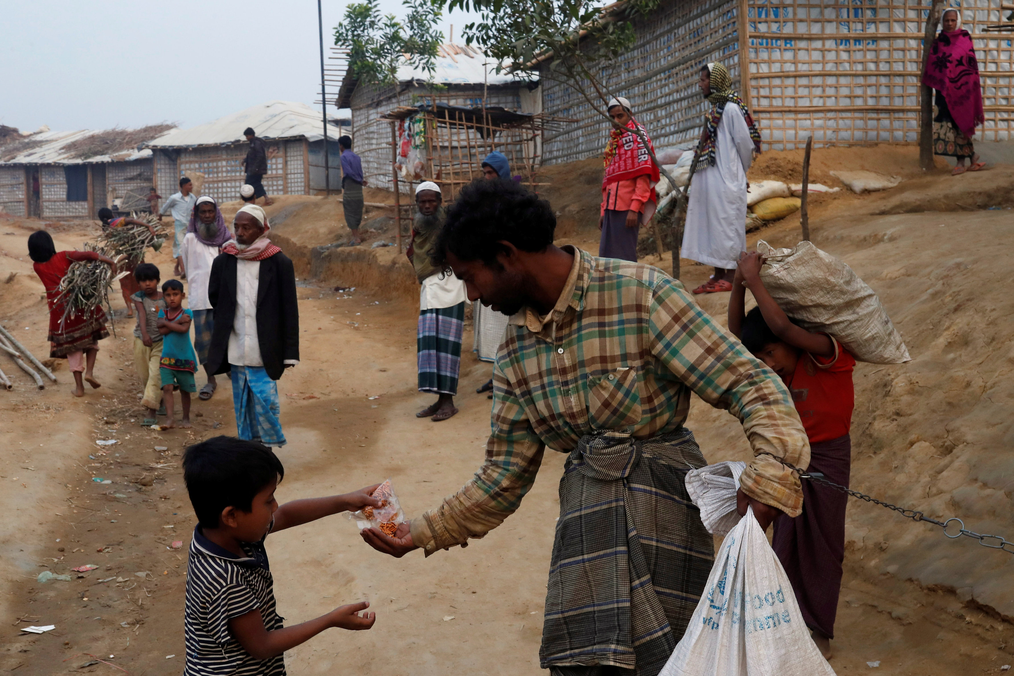 Bangladesh agrees to complete Rohingya return in two years