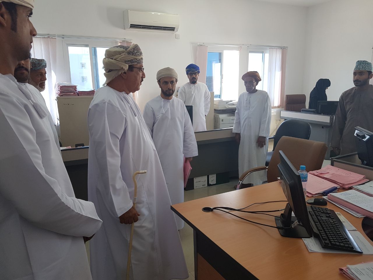وزير الإسكان يشدد على ضرورة إنهاء ملف "تعويضات مشروع طريق الباطنة"