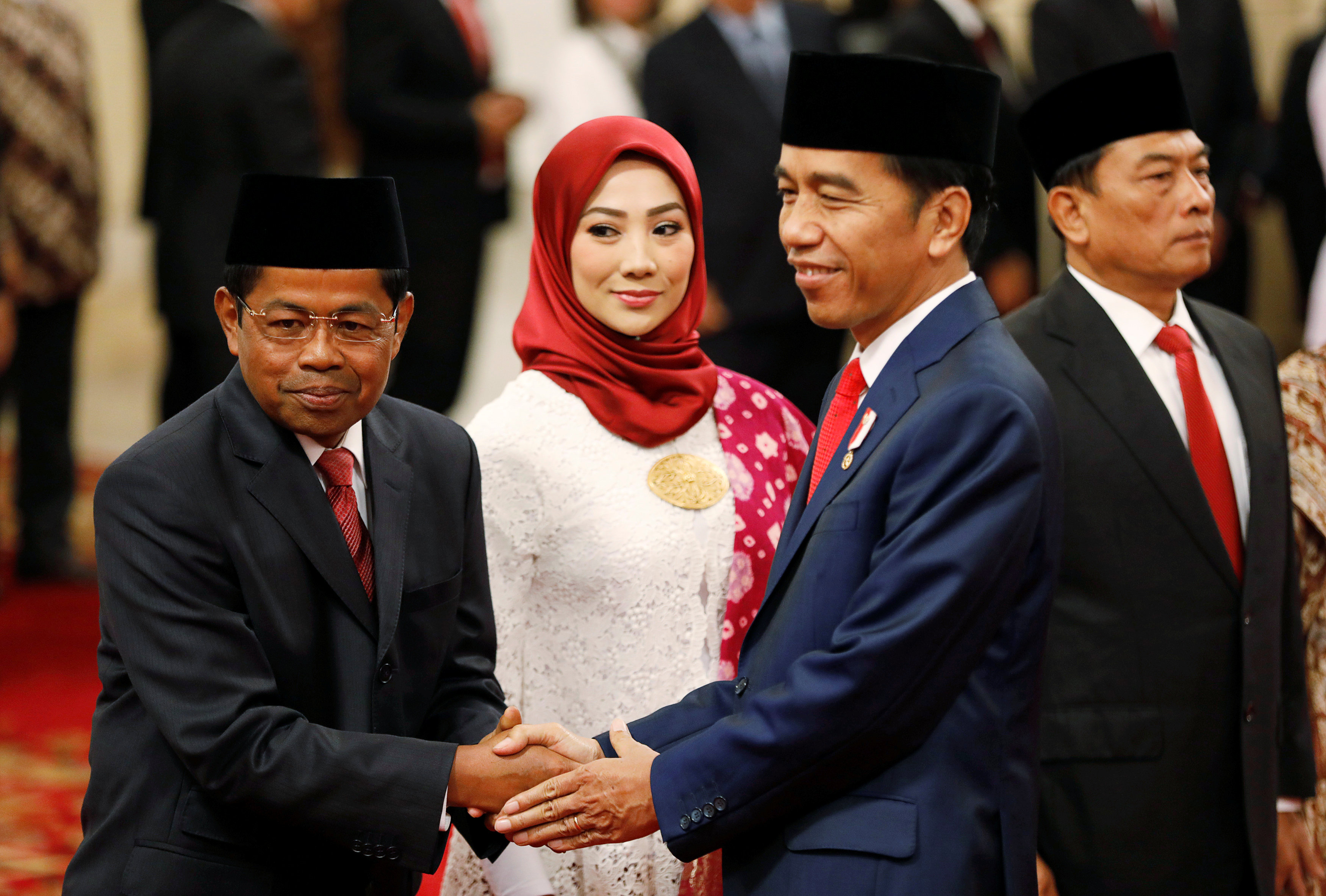 Indonesian president replaces social affairs minister