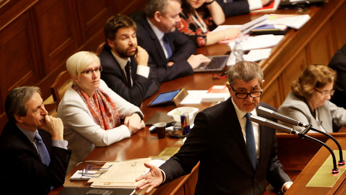 Czech government quits after confidence vote, uncertain talks ahead