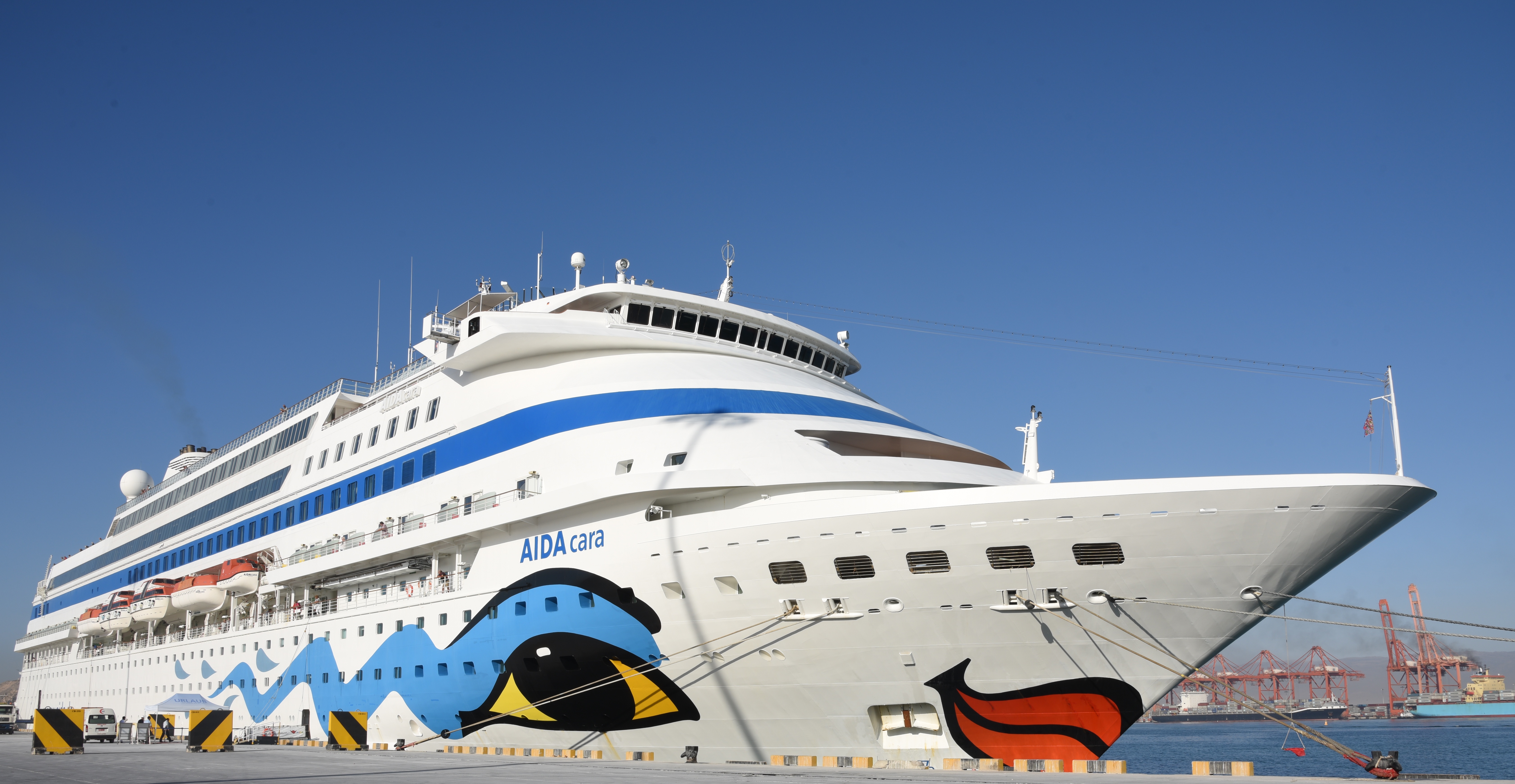 السفينة السياحية "ايدا كارا" تزور ميناء صلالة