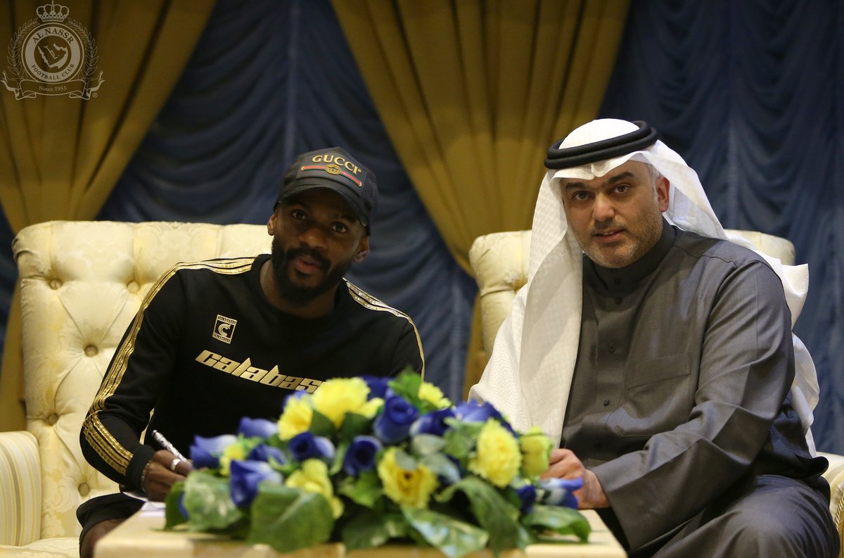 سعد سهيل يشارك في تقديم هدايا لمشجعي النصر