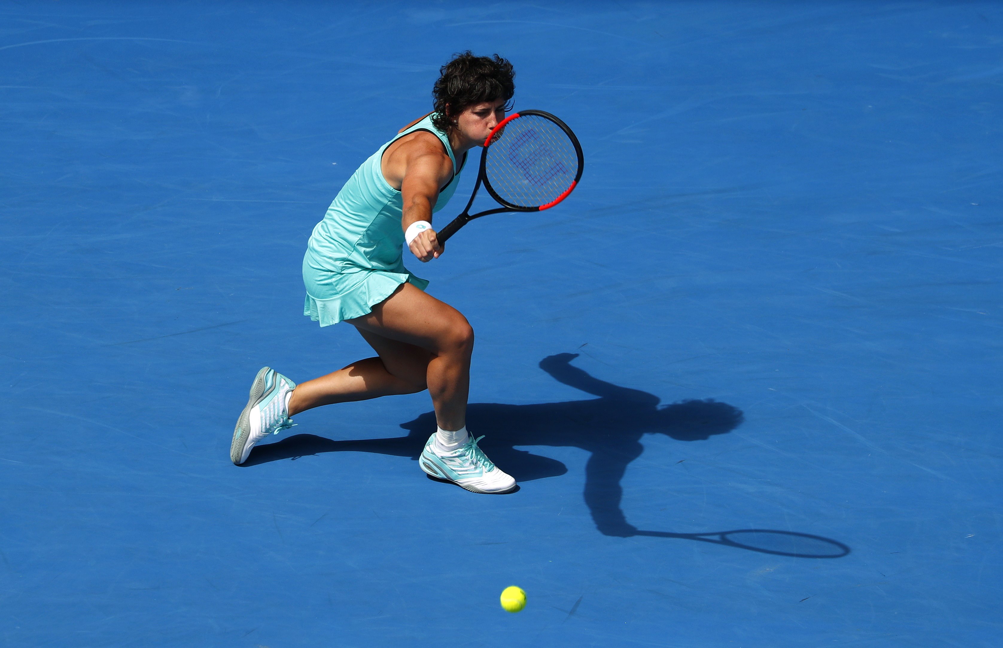 Tennis: Free and single-handed, Navarro enters last eight
