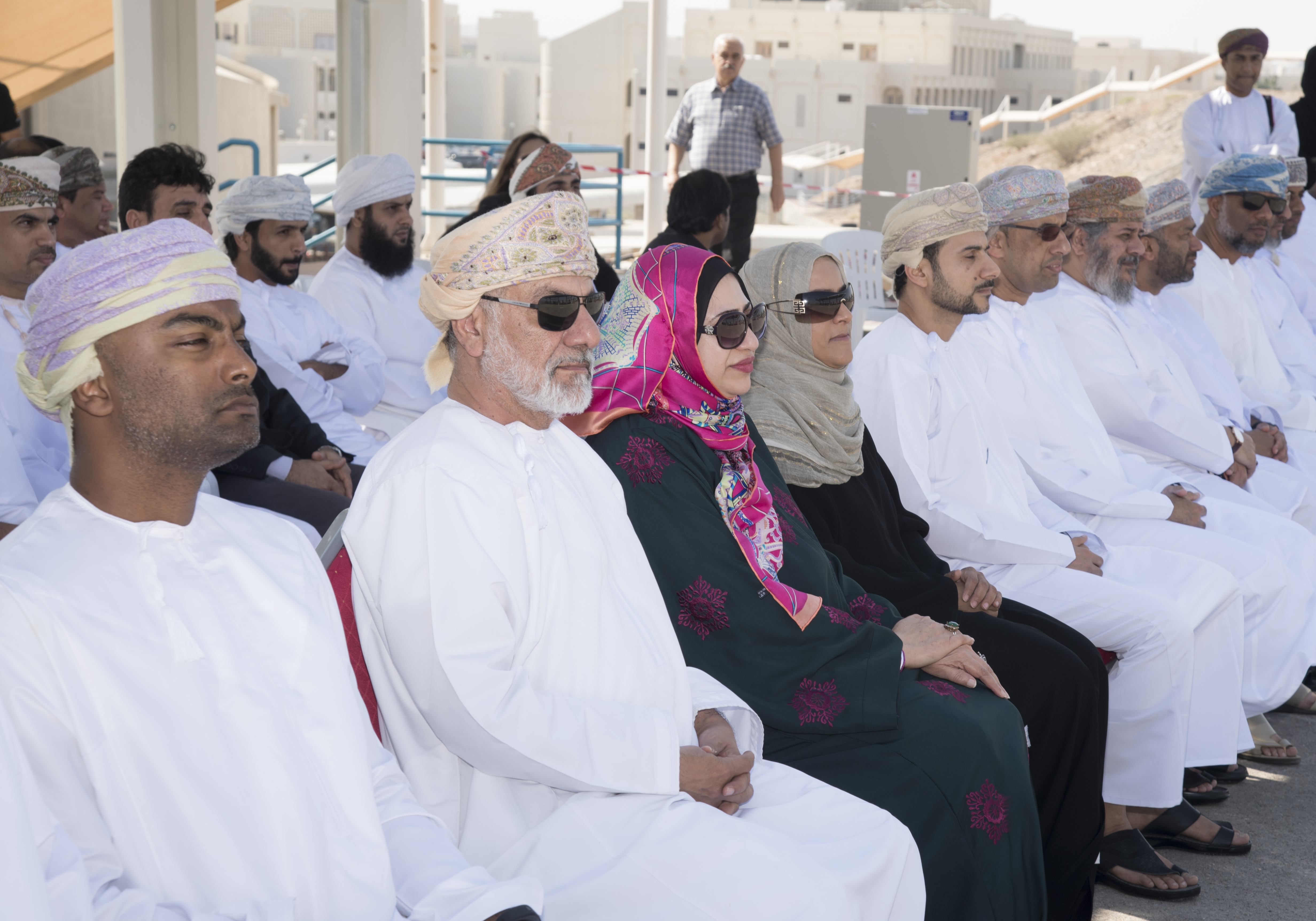 تدشين أول محطة كهربائية تعمل بالطاقة الشمسية بجامعة السلطان قابوس