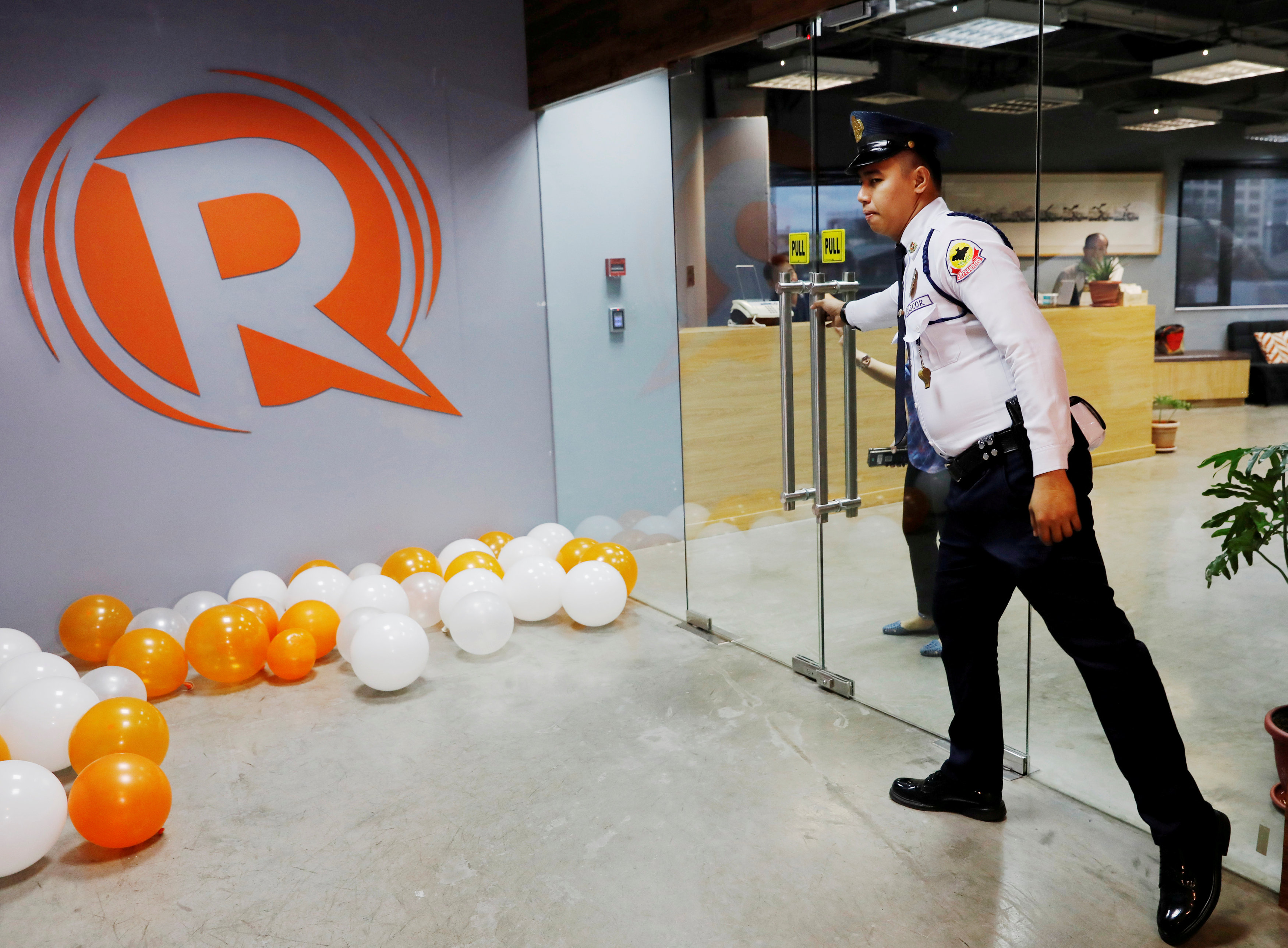 News site head meets Philippine investigators over 'suspicious' complaint