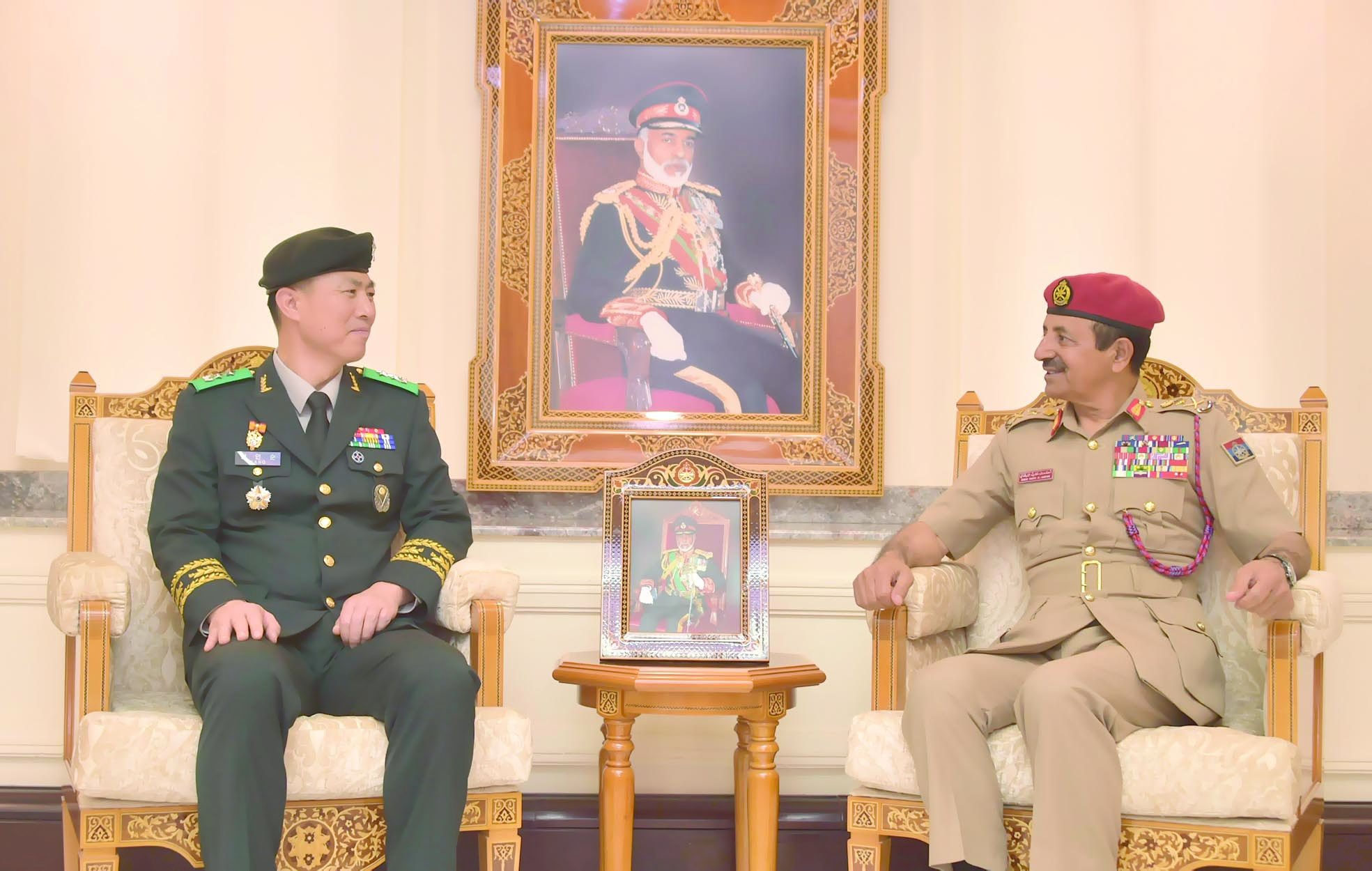 النبهاني والبلوشي يستقبلان وفداً عسكرياً من كوريا الجنوبية
