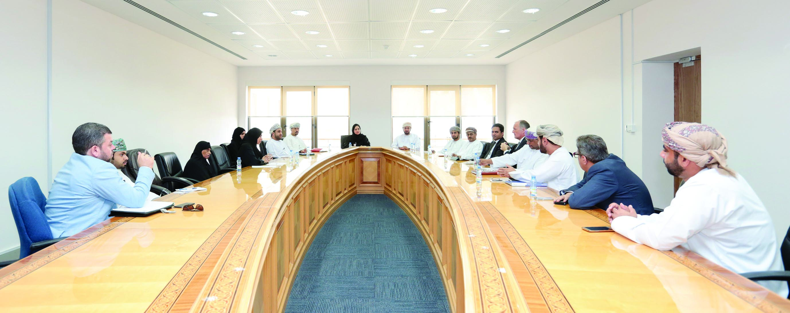 «القوى العاملة» تبحث فرص التدريب بظفار