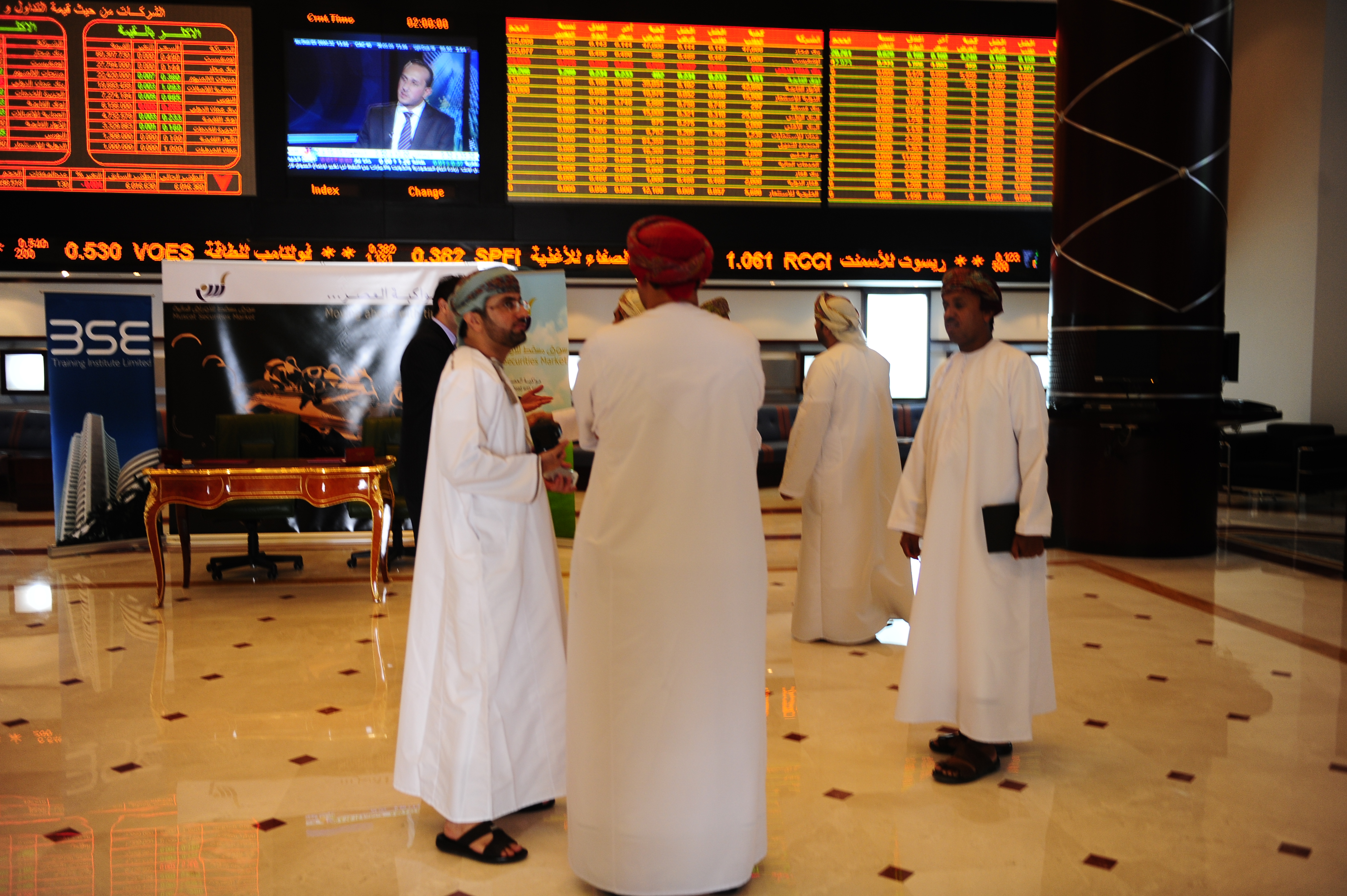 Muscat bourse falls on listless trading