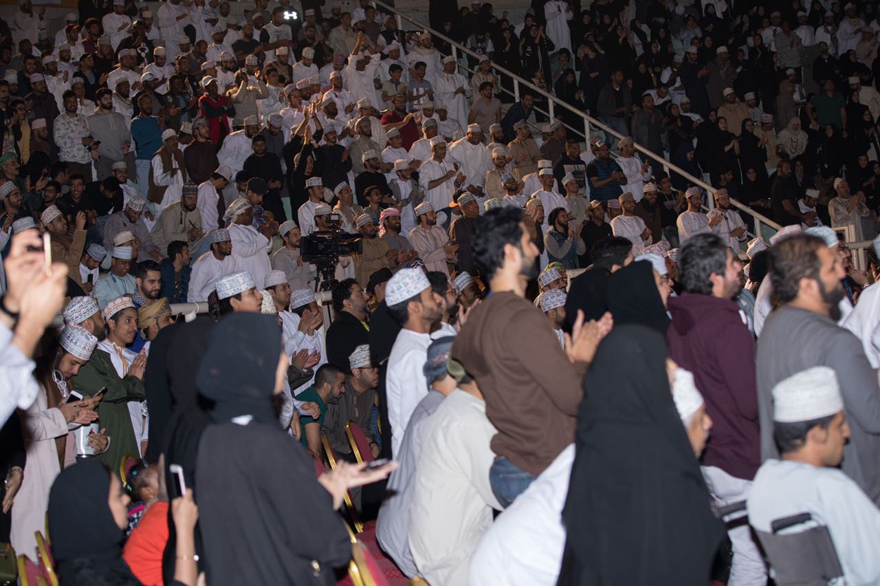طارق العلي يضحك 8 آلاف متفرج لمدة 4 ساعات في "ولد بطنها"