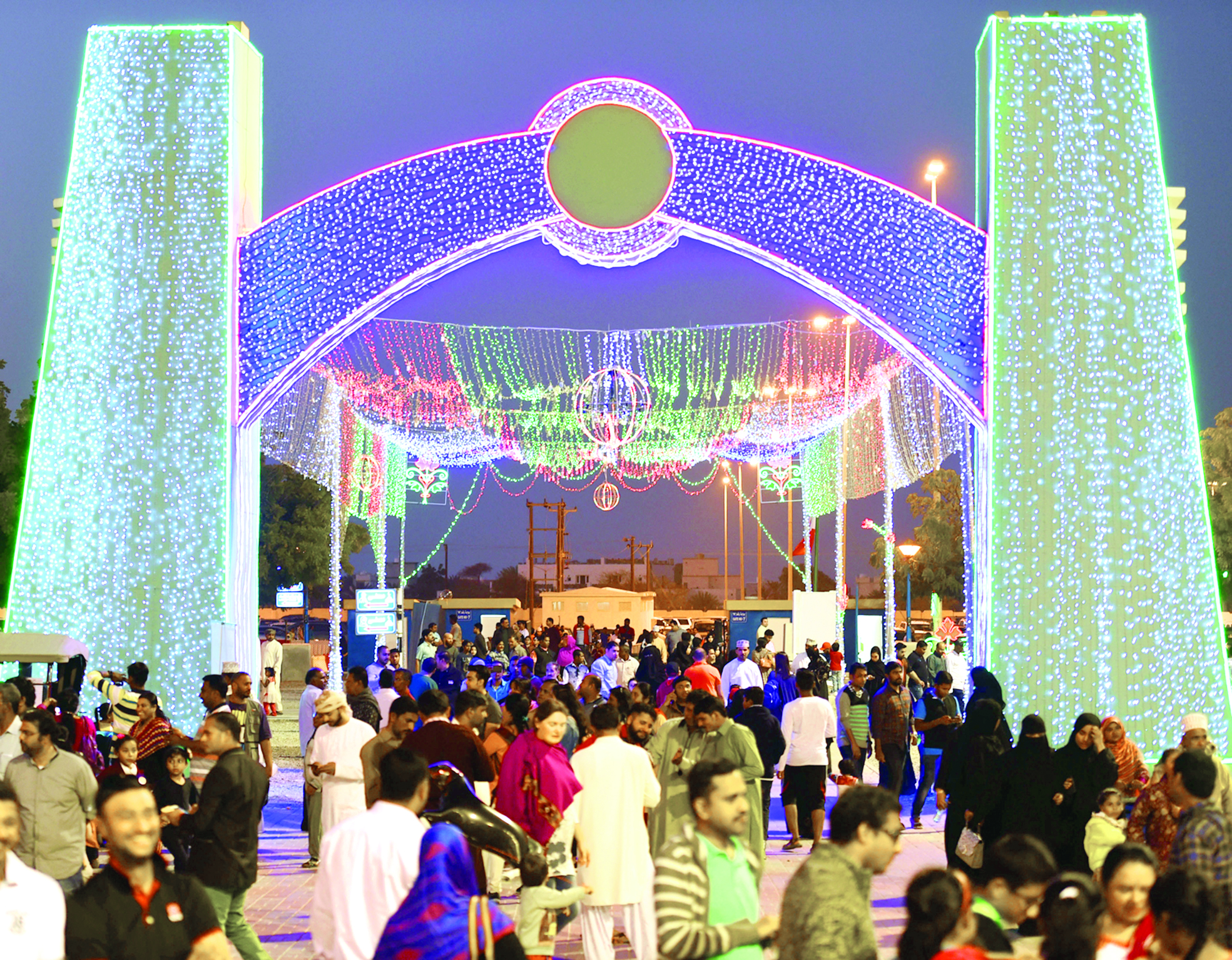 إقبال شعبي واسع على مهرجان مسقط