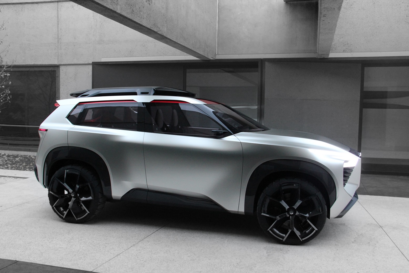 Nissan unveils Xmotion concept