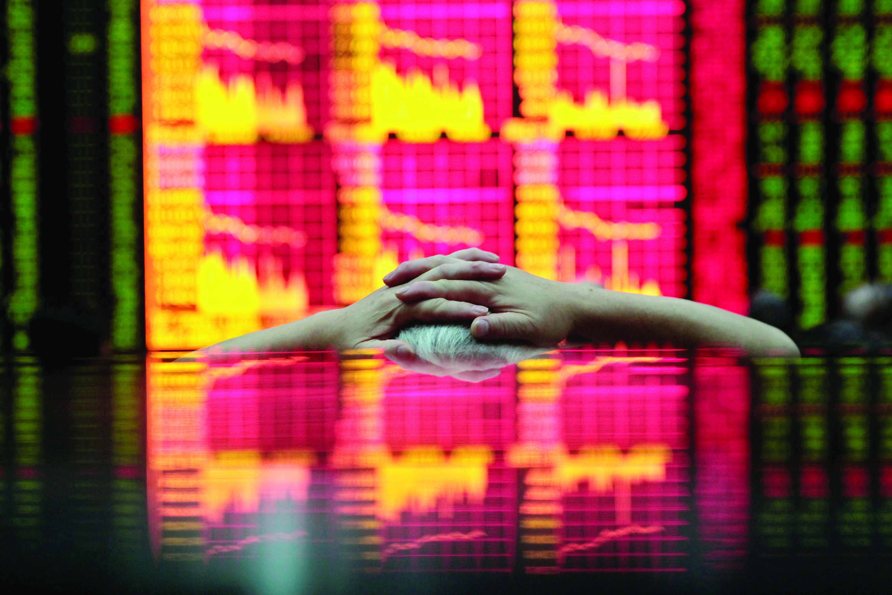 Asian stocks flirt with historic highs on global growth cheer