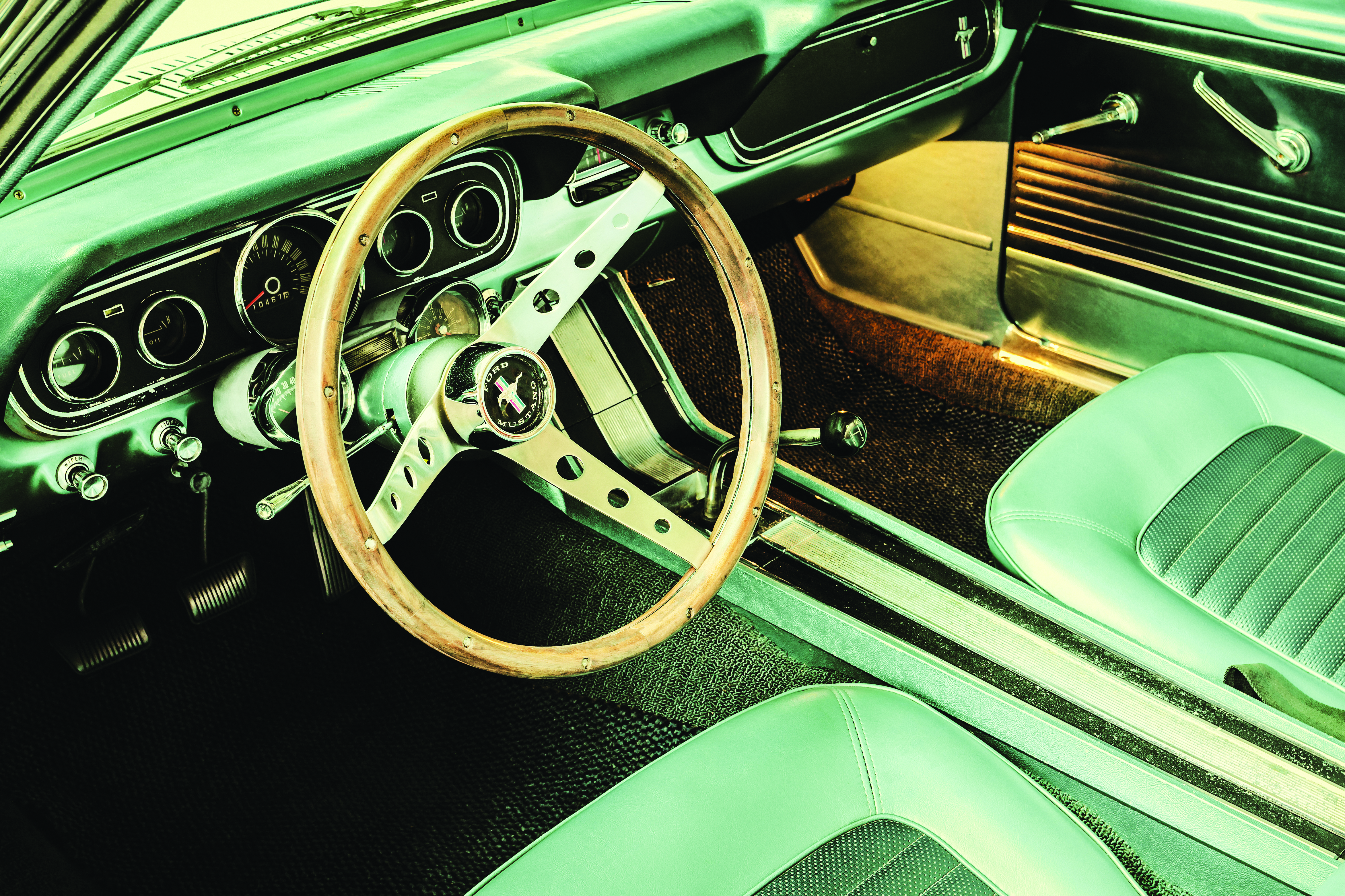 Going back in time in Oman with vintage cars