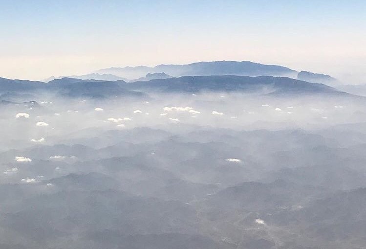 Sami Yusuf shares Oman skyline from aircraft