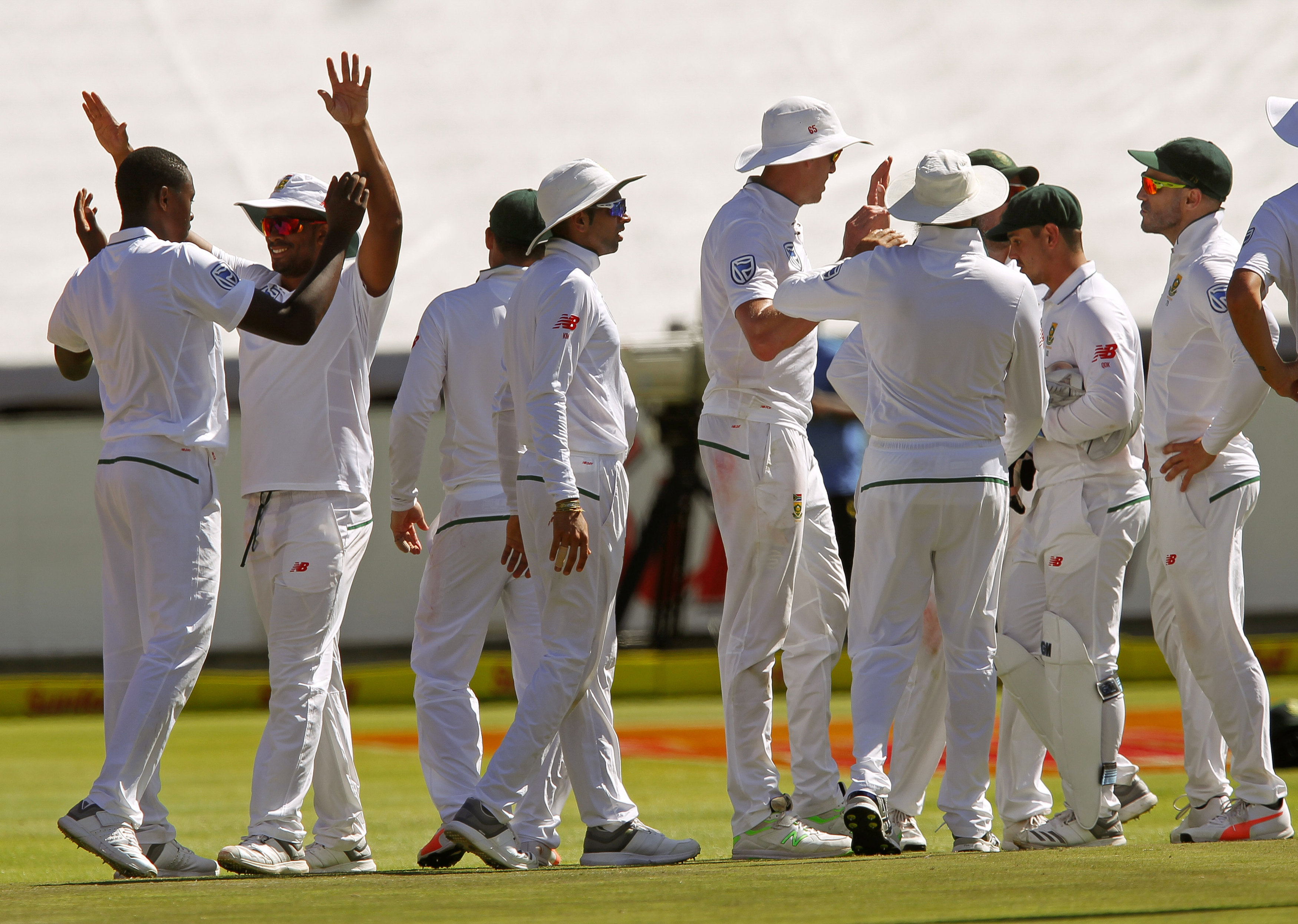 Cricket: South Africa extend lead against India