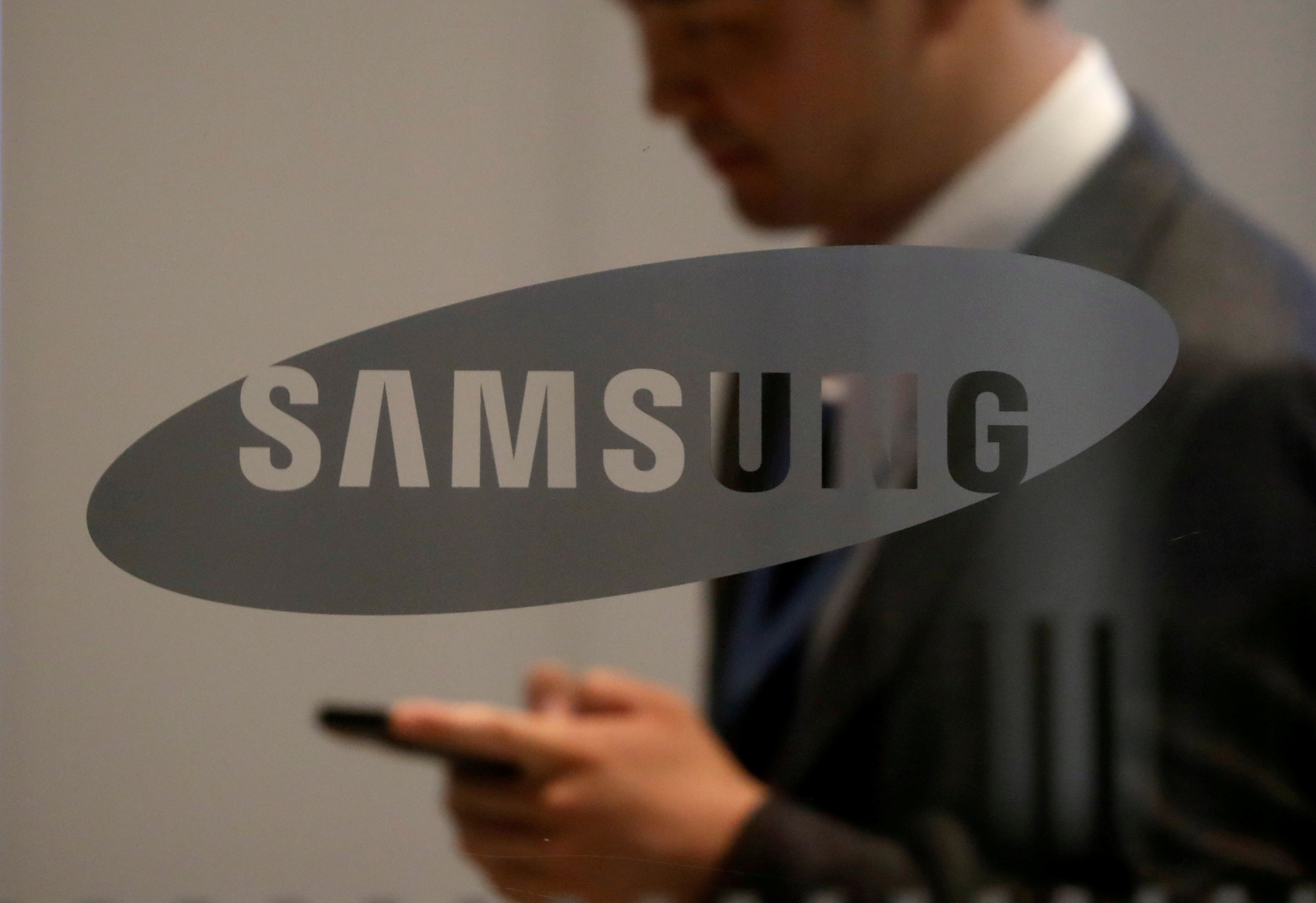 Samsung unveils driverless car parts, infotainment platform
