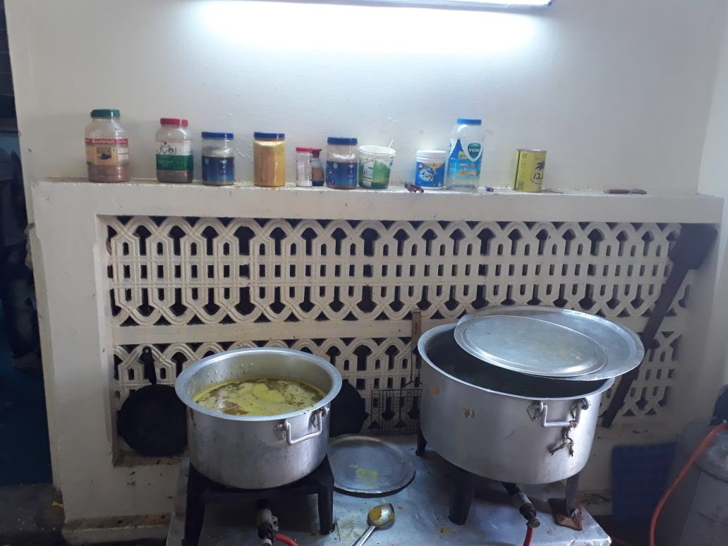 Expats arrested for cooking, selling food illegally in Muscat