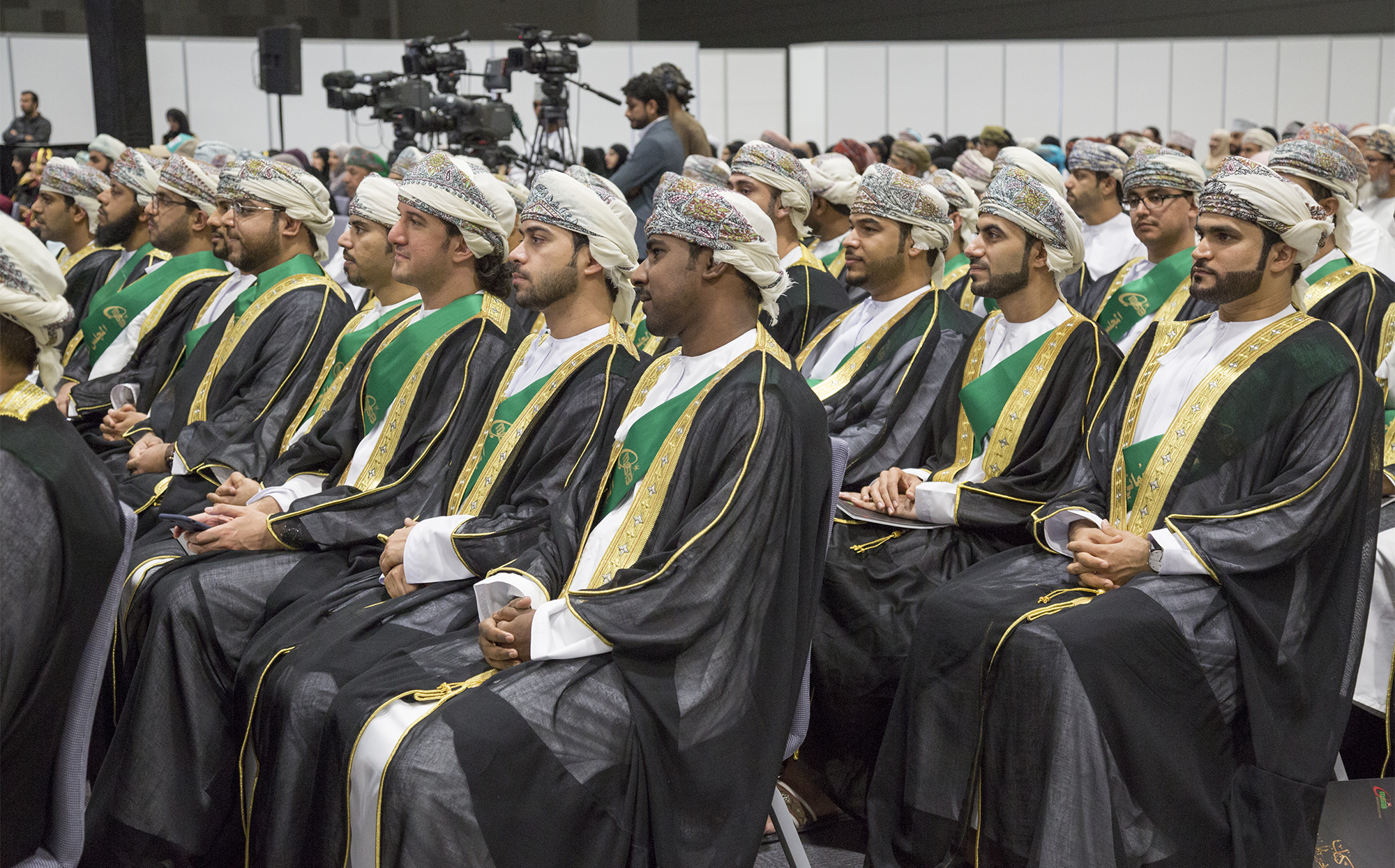 "الاختصاصات الطبية" يحتفل بتخريج 96 طبيبا عمانيا