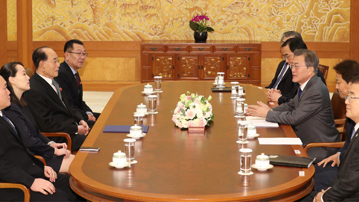 North Korea crisis: Kim invites South Korean president Moon for summit