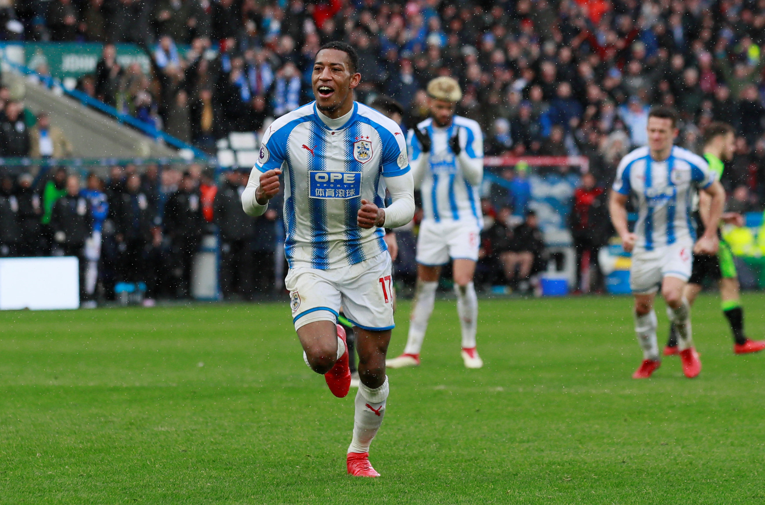 Huddersfield wallop Bournemouth for vital victory