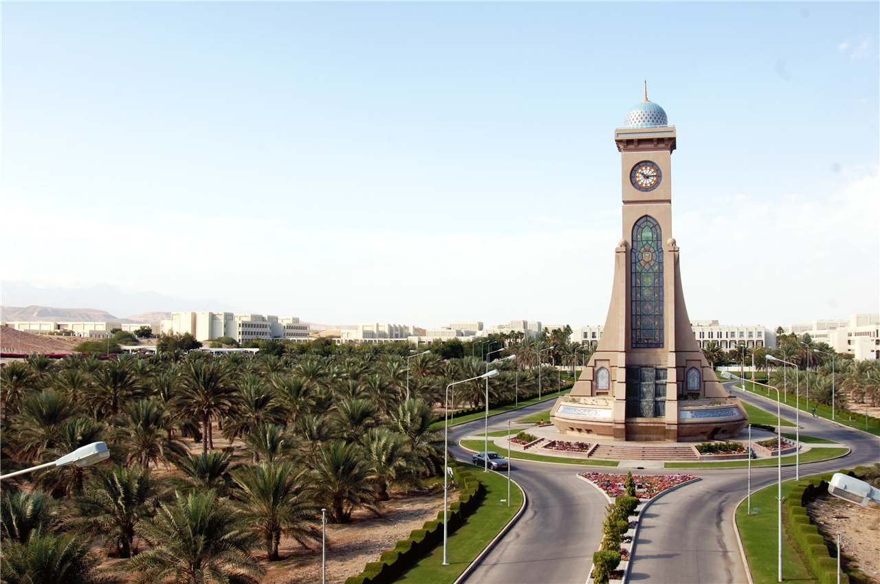 «علاقات جامعة السلطان قابوس» تطلق هويتها