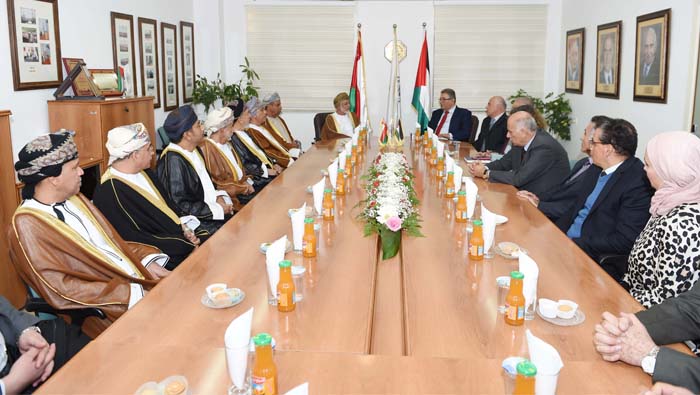 Alawi discusses Palestinian issues with PLO bosses