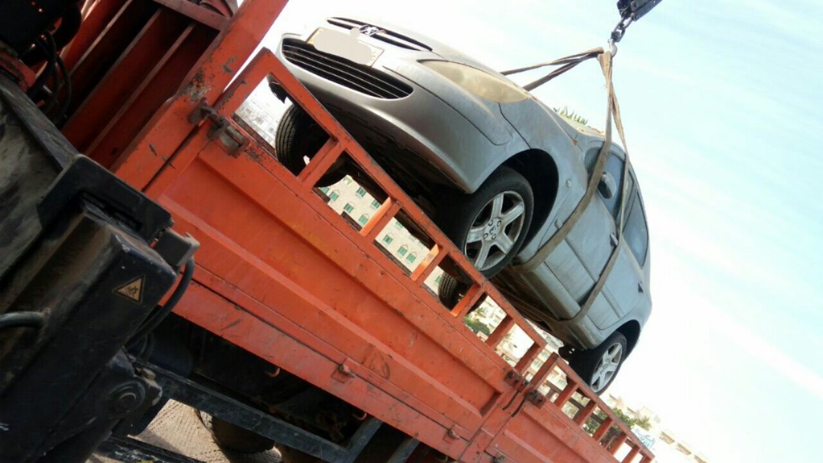 Municipality tows illegally parked vehicles in Muscat