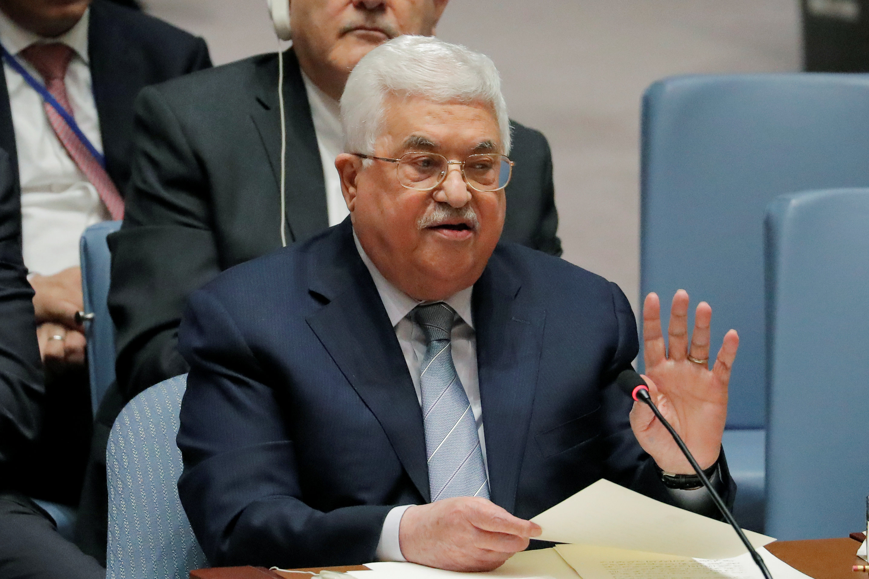 Abbas calls for international Mideast peace meet by mid-2018