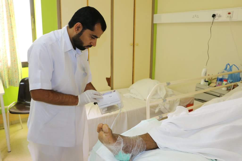 Omani hospital begins high-tech injury treatment service