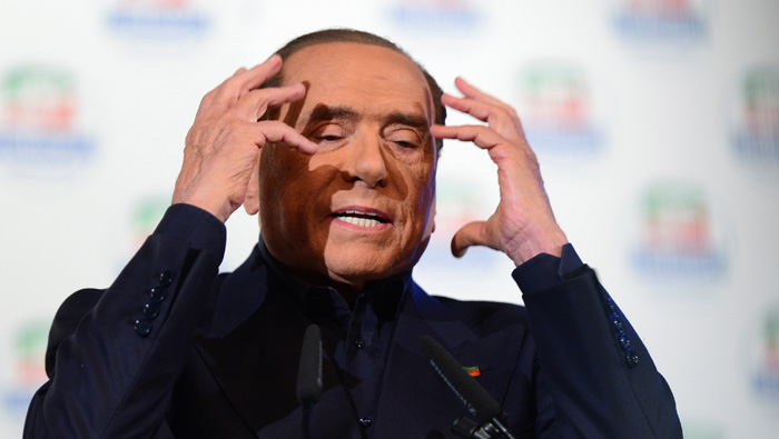 Berlusconi regales fans a week ahead of Italy vote