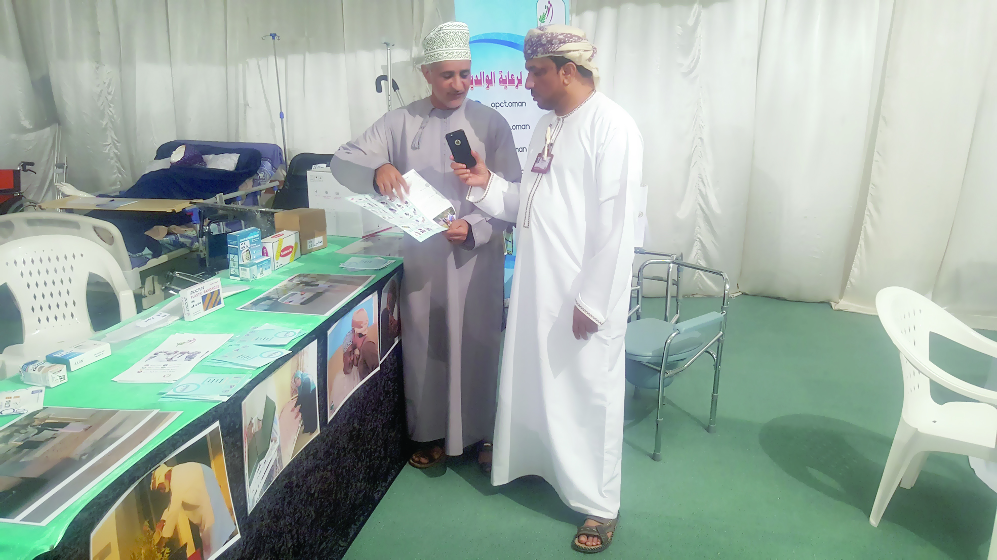 «عُمان لرعاية الوالدين» ينشط في المهرجان