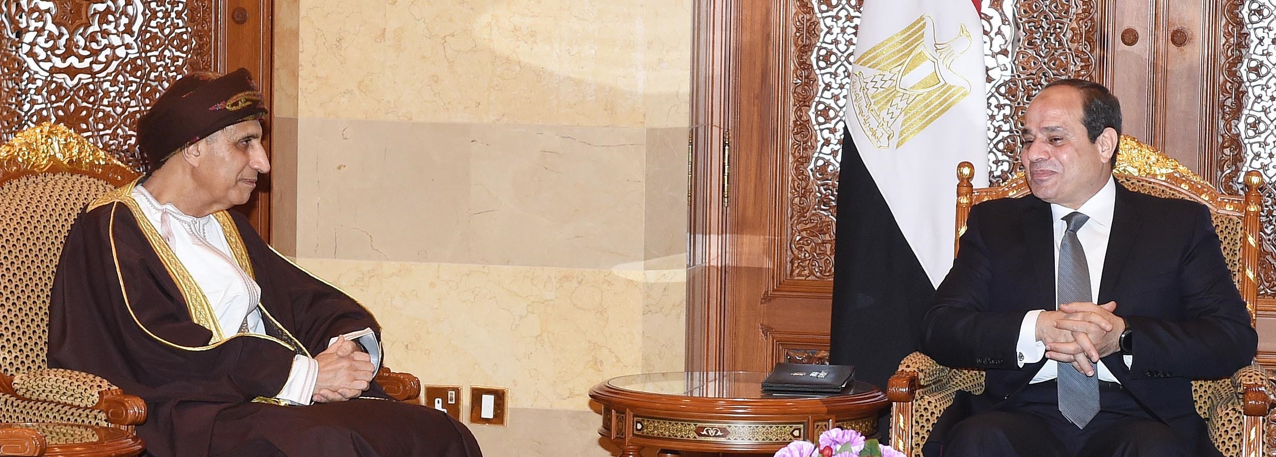 الرئيس المصري يستقبل السيد فهد
