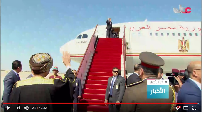 شاهد بالفيديو.. الرئيس المصري يغادر السلطنة