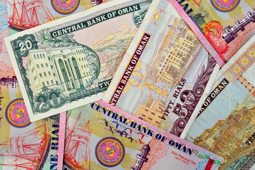 استرجاع ألف ريال عماني لصالح عدد من المستهلكين بخصب