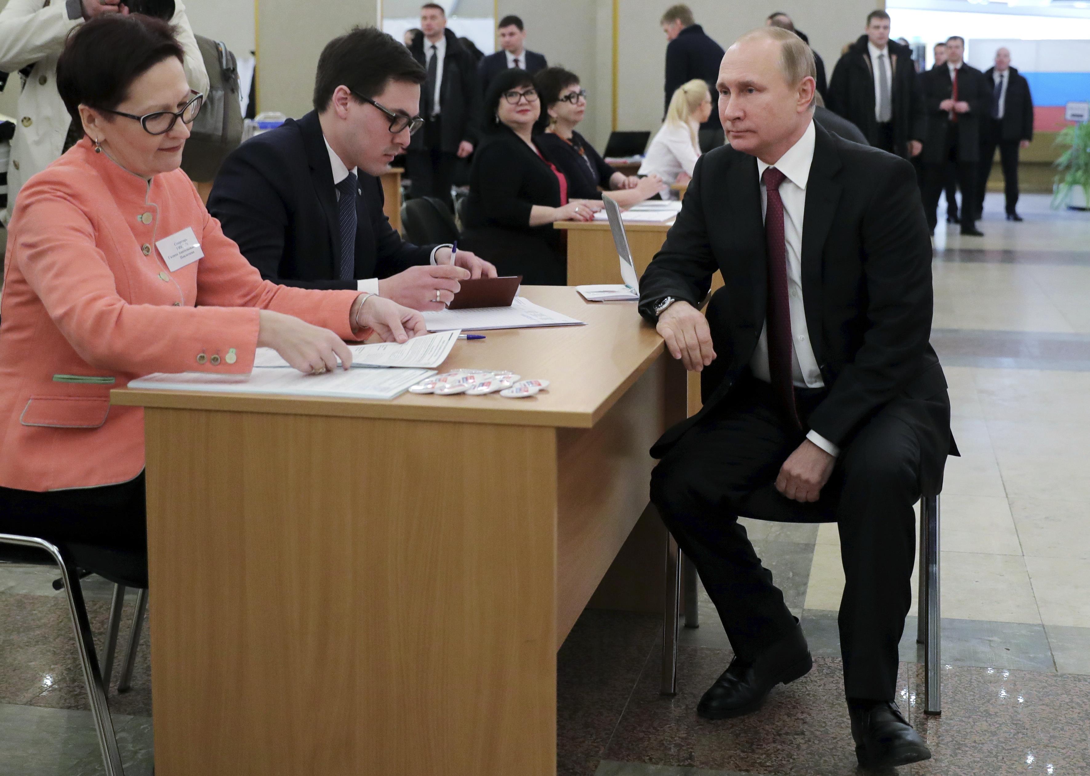 Putin set to win as Russians head to polls