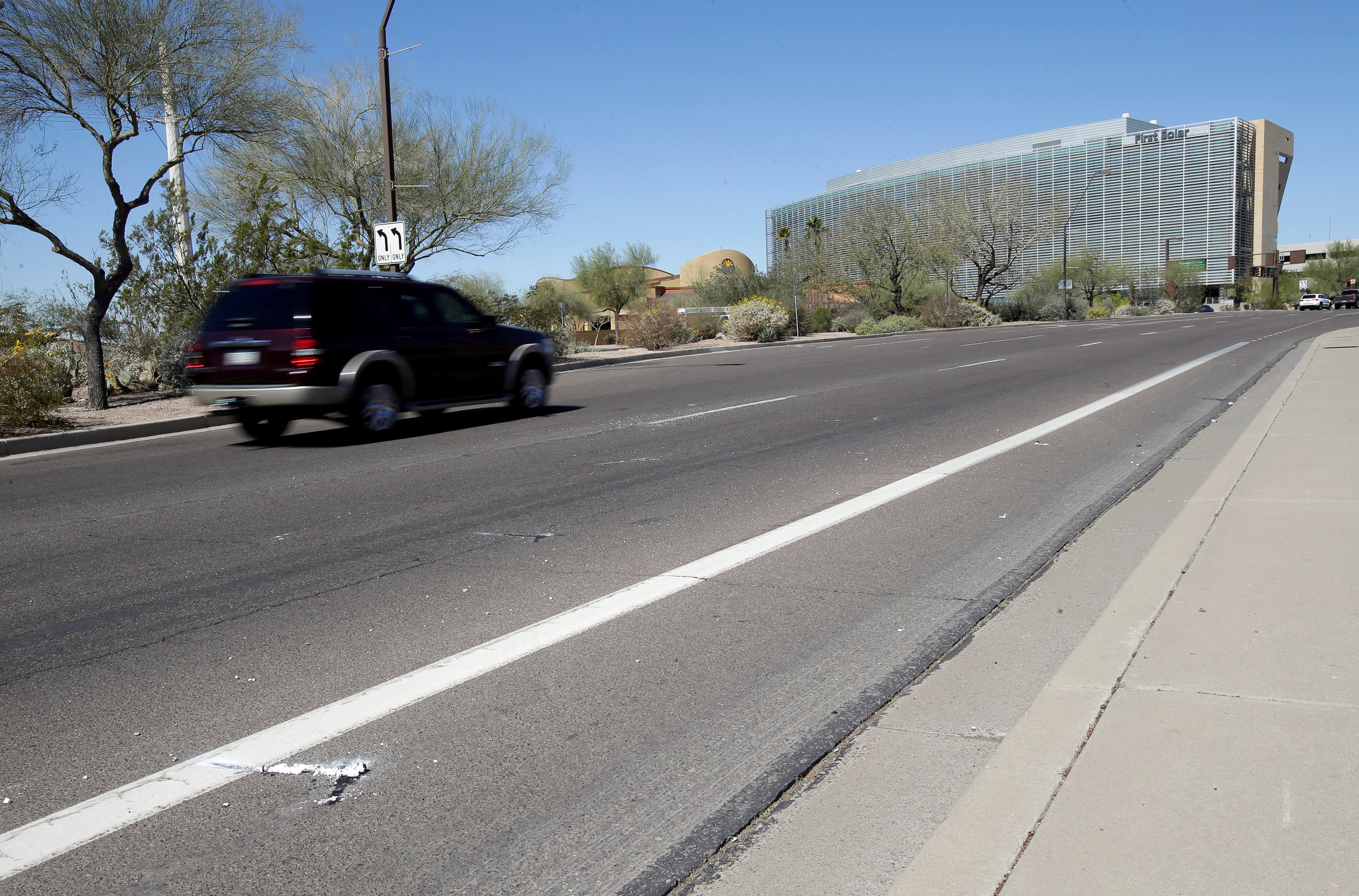 Self-driving Uber car kills Arizona woman
