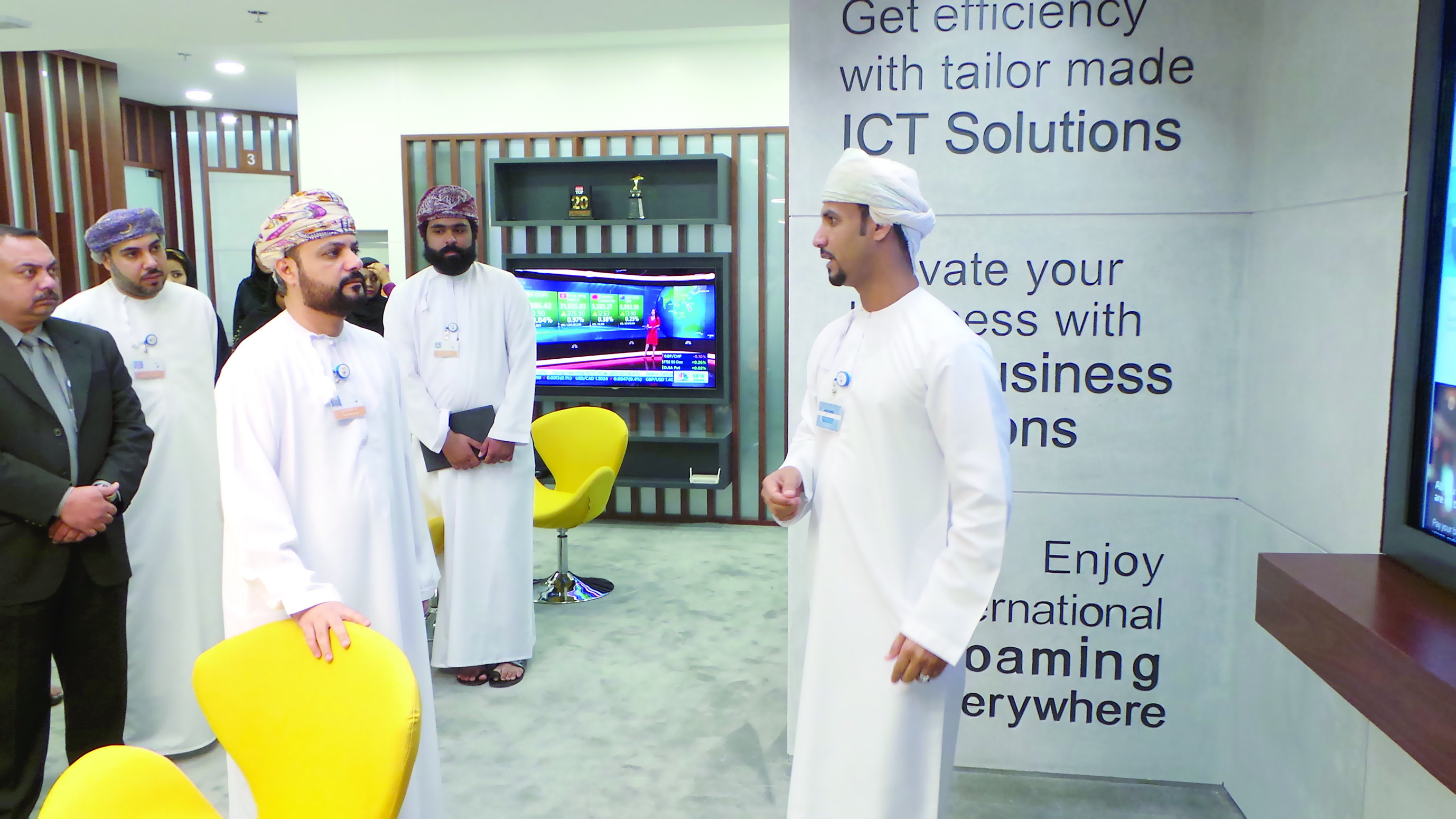 «عمانتل» تنهض بقطاع الأعمال